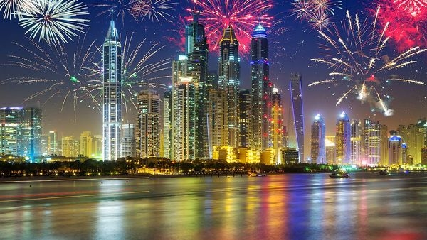 Alt text: Spectacular view of New Years Eve fireworks in Dubai Alt text: Spectacular view of New Years Eve fireworks in Dubai