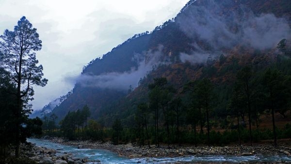 Astonishing view of Mussoorie with the Doon Valley and Shiwalik ranges in the backdrop Astonishing view of Mussoorie with the Doon Valley and Shiwalik ranges in the backdrop