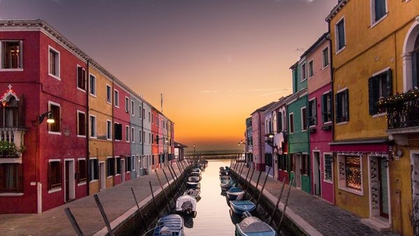 Image of a cozy Airbnb apartment, a cost-effective accommodation option in Italy Image of a cozy Airbnb apartment, a cost-effective accommodation option in Italy