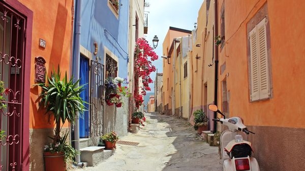 Image of scenic Apulia region, a budget-friendly destination in Italy Image of scenic Apulia region, a budget-friendly destination in Italy