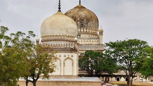 Qutub Shahi Tombs - Splendid architectural marvel near Golconda Fort Qutub Shahi Tombs - Splendid architectural marvel near Golconda Fort