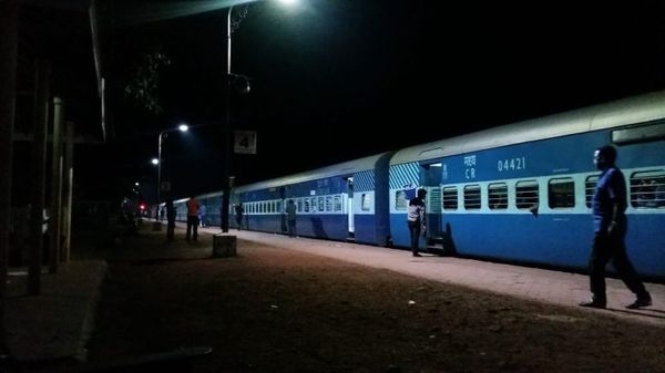 Indian Railways train delay due to fog Indian Railways train delay due to fog