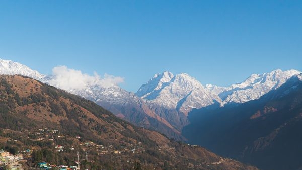 Snowfall in Munsiyari