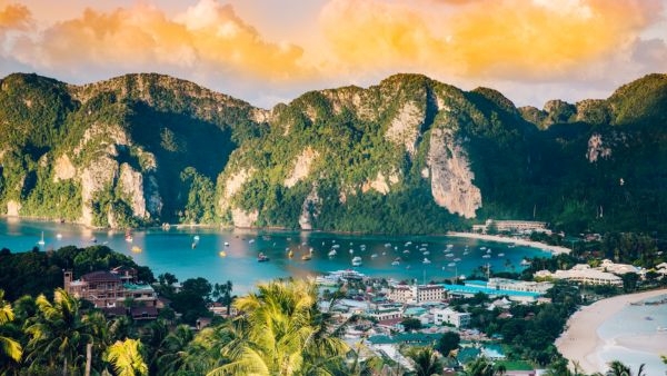 Thailand vs. Mauritius: Travel Guide Thailand vs. Mauritius: Travel Guide