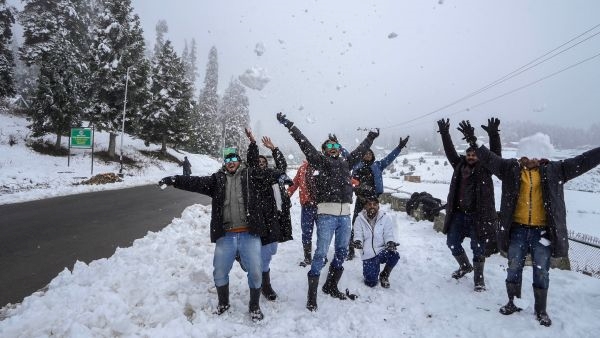 Gulmarg Receives Fresh Snowfall Gulmarg Receives Fresh Snowfall