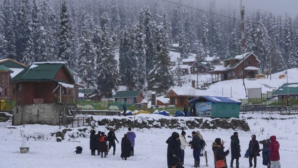 Gulmarg Receives Fresh Snowfall Gulmarg Receives Fresh Snowfall