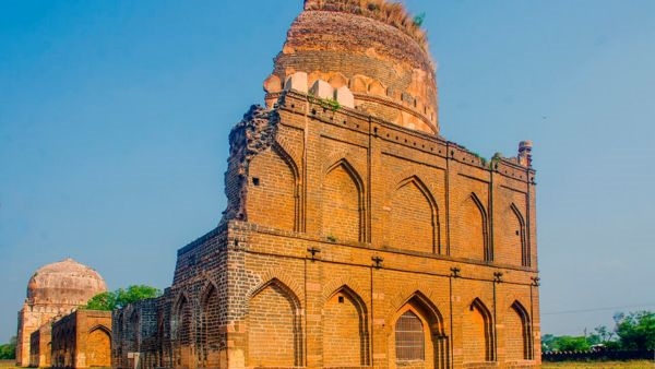 Who Broke Bahmani Tombs in Karnataka
