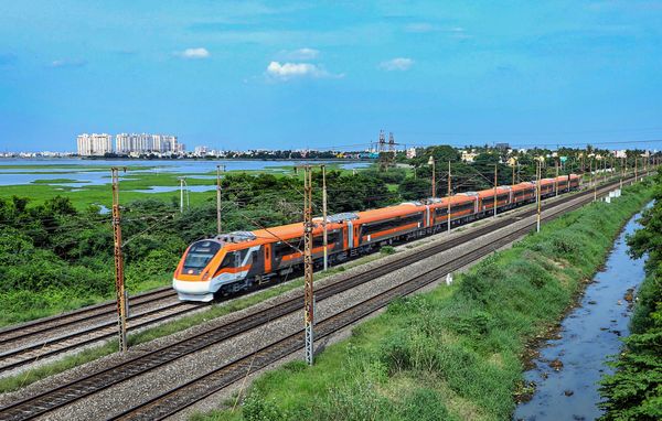 vande bharat train schedule