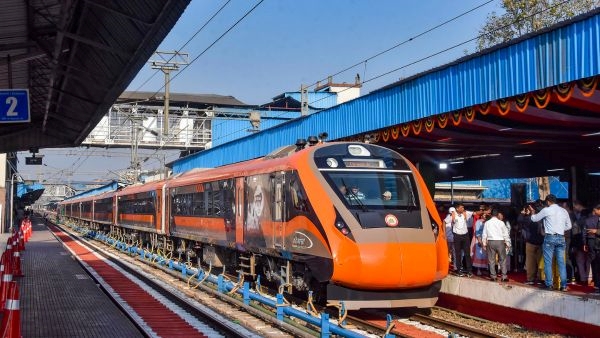 Dehradun-Lucknow Vande Bharat Starts Dehradun-Lucknow Vande Bharat Starts