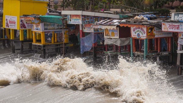 Cyclone Biparjoy in Mumbai Cyclone Biparjoy in Mumbai