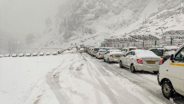 Gulmarg Blanketed in Fresh Snowfall