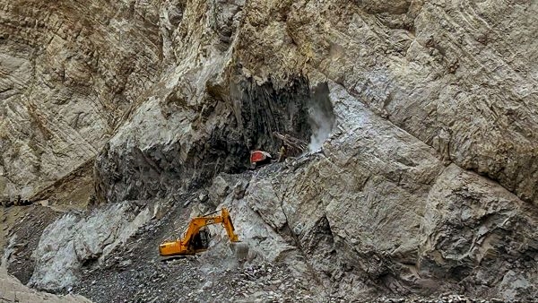 World Highest Motorable Tunnel in India World Highest Motorable Tunnel in India