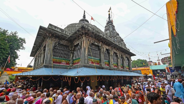Vishnupad Temple Corridor