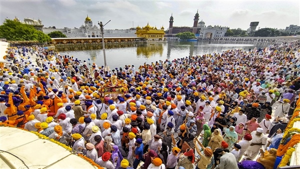 Parkash Purab at Golden Temple Parkash Purab at Golden Temple