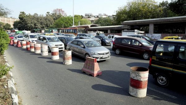 Delhi s Sarita Vihar Flyover Repairs Beg Delhi s Sarita Vihar Flyover Repairs Beg