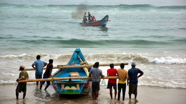 Cyclone Dana Alert in Odisha and Bengal Cyclone Dana Alert in Odisha and Bengal