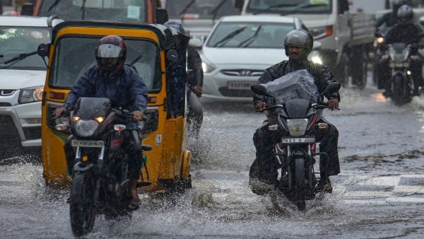 Heavy Rainfall in Chennai Due to Cyclone Heavy Rainfall in Chennai Due to Cyclone