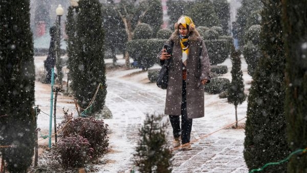 Srinagar Welcomes Season s 1st Snowfall