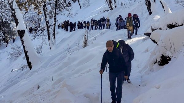 Fresh snowfall in Auli Uttarakhand