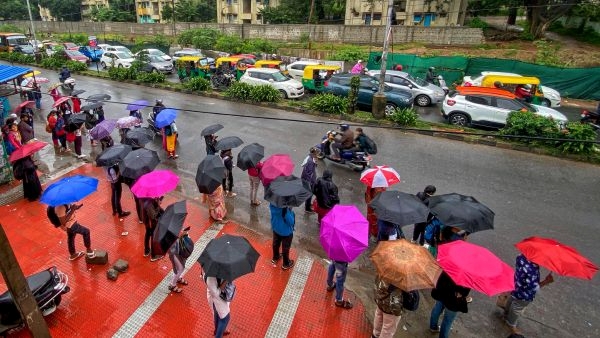 Bengaluru Sees Rain Strong Winds Bengaluru Sees Rain Strong Winds
