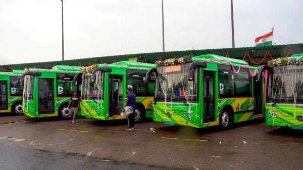 Delhi Launches New D EV i Electric Bus