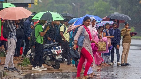 Bengaluru Braces for Heavy Showers Bengaluru Braces for Heavy Showers