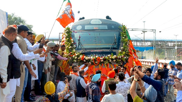 Extended Narasapur Chennai Vande Bharat 655 km in 8h55m Six-Day Service Key Stops Include Vijayawada and Nellore
