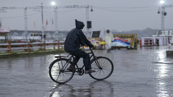 Hyderabad Weather Alert Thunderstorms Lightning Likely Till April 9 Across Telangana