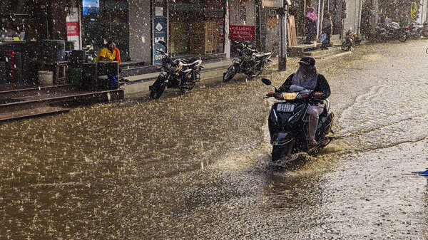 Hyderabad Weather Today Rain Chances Rise Through Afternoon City to See Cloudy Skies amp amp Thunder