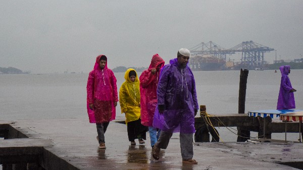 Kerala Rain Alert Today IMD Issued Orange Alert in 9 Districts of Kerala and Yellow Alert in 5 Districts Kerala Rain Alert Today IMD Issued Orange Alert in 9 Districts of Kerala and Yellow Alert in 5 Districts