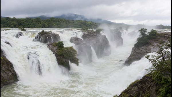 Shivanasamudra and Hogenakkal Waterfalls Travel Guide: Best Routes, Safety Tips, and Timing 2026
