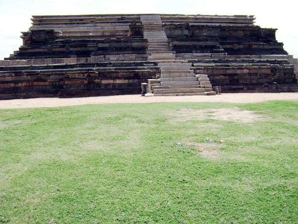 ರಾಯಲ್ ಎನ್ಕ್ಲೋಸರ್ (ರಾಜಪ್ರಾಂಗಣ):