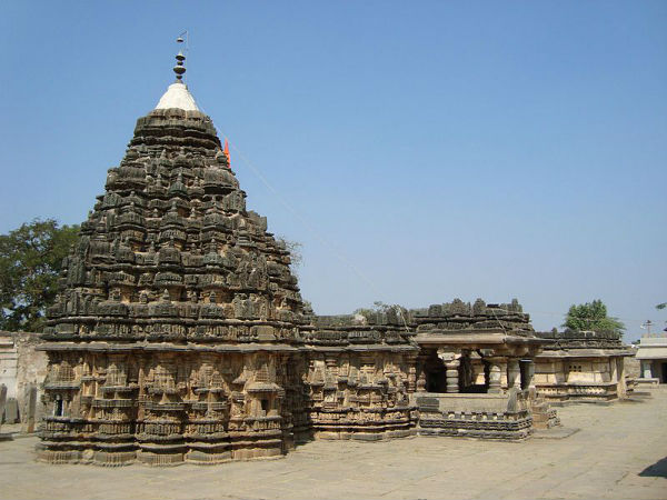ಲಕ್ಷ್ಮೇಶ್ವರ: ಲಕ್ಷ್ಮೇಶ್ವರ: