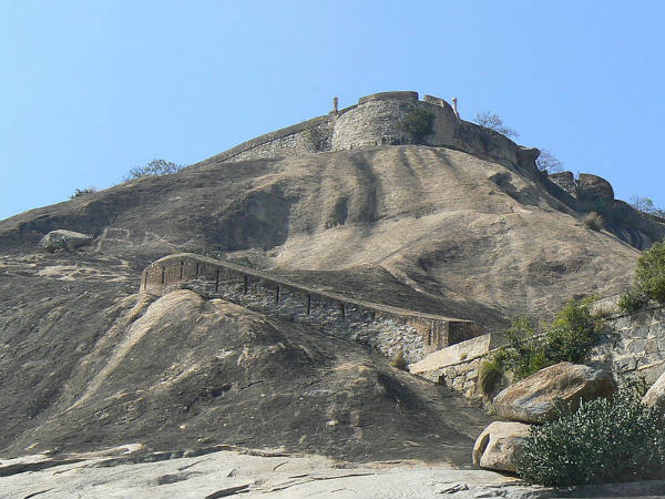 ನಮ್ಮ ನಾಡಿನ ರಾಷ್ಟ್ರೀಯ ಸ್ಮಾರಕಗಳು: