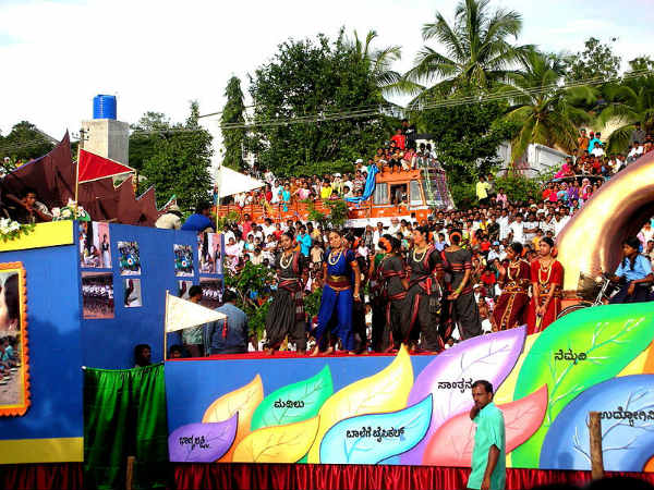 ಆನಂದಮಯ ದಸರ ಹಬ್ಬ: