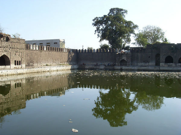 ಕೊಳಚೆಗೆ ಪ್ರಖ್ಯಾತವಾಗಿರುವ ಪ್ರವಾಸಿ ಸ್ಥಳಗಳು: