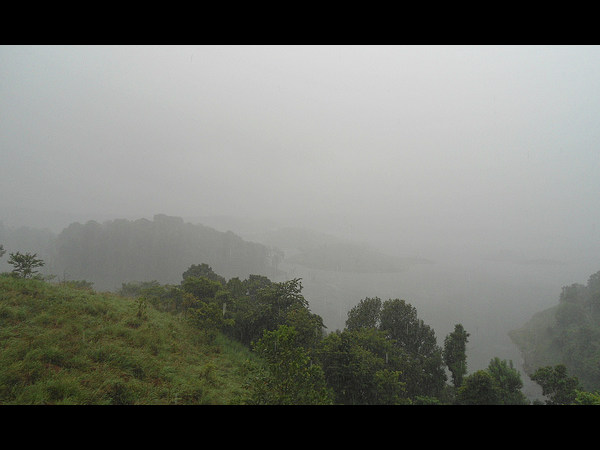 ಸೆಳೆಯುವಂತೆ ಮಾಡುವ ಮಳೆಯ ಕಳೆ: