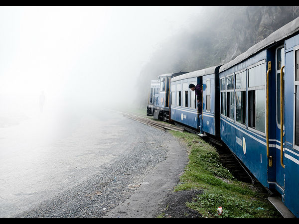 1. ದಾರ್ಜೀಲಿಂಗ್ ಹಿಮಾಲಯನ್ ರೈಲು ಮಾರ್ಗ: