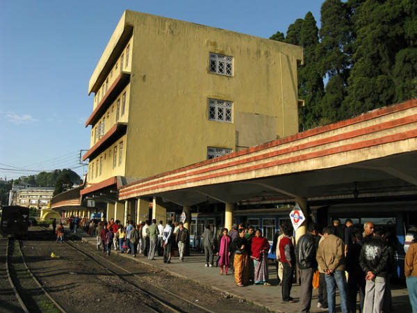 1. ದಾರ್ಜೀಲಿಂಗ್ ಹಿಮಾಲಯನ್ ರೈಲು ಮಾರ್ಗ: