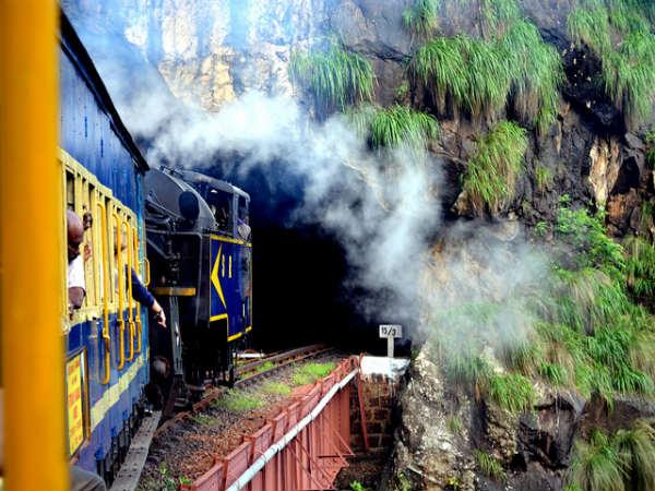 2. ನೀಲ್ಗಿರಿ ಮೌಂಟೆನ್ ರೈಲು: