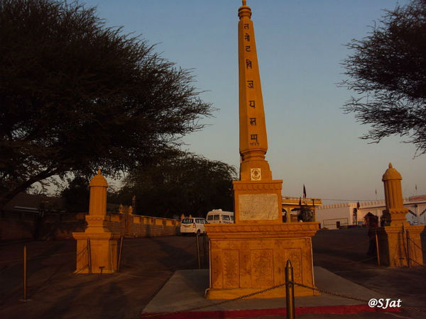 ಕೆಲವು ವಿಚಿತ್ರ ದೇವಸ್ಥಾನಗಳು: