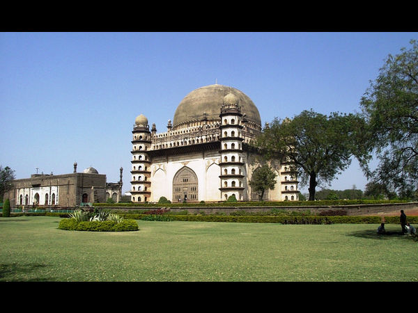 ವಿಜಯಪುರ ಹಾಗೂ ಗೋಲಗುಮ್ಮಟ: