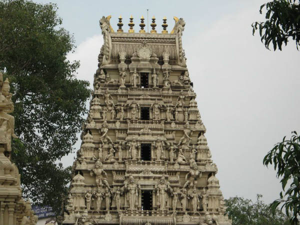 ಆಕರ್ಷಕ ದೇವಾಲಯ ಗೋಪುರಗಳು: ಆಕರ್ಷಕ ದೇವಾಲಯ ಗೋಪುರಗಳು: