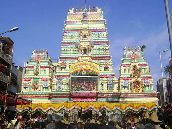 ಆಕರ್ಷಕ ದೇವಾಲಯ ಗೋಪುರಗಳು: ಆಕರ್ಷಕ ದೇವಾಲಯ ಗೋಪುರಗಳು: