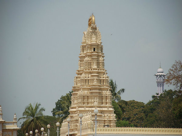 ಆಕರ್ಷಕ ದೇವಾಲಯ ಗೋಪುರಗಳು: ಆಕರ್ಷಕ ದೇವಾಲಯ ಗೋಪುರಗಳು: