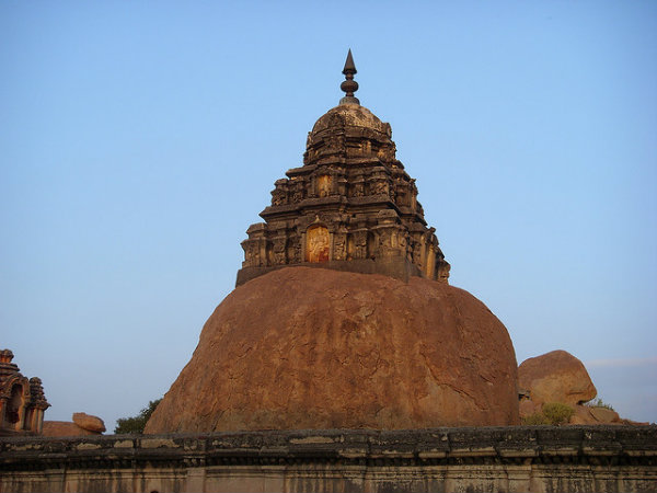 ಆಕರ್ಷಕ ದೇವಾಲಯ ಗೋಪುರಗಳು: ಆಕರ್ಷಕ ದೇವಾಲಯ ಗೋಪುರಗಳು: