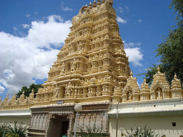 ಆಕರ್ಷಕ ದೇವಾಲಯ ಗೋಪುರಗಳು: ಆಕರ್ಷಕ ದೇವಾಲಯ ಗೋಪುರಗಳು: