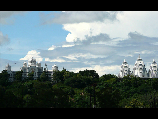 ಸಾಯಿ ನೆಲೆಯೆ ಪುಟ್ಟಪರ್ತಿ: