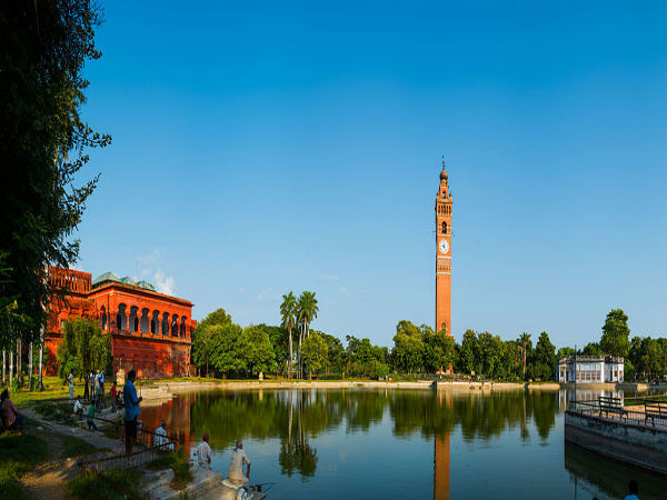 ಸುಂದರ ಗಡಿಯಾರ ಗೋಪುರಗಳು;