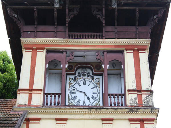 ಸುಂದರ ಗಡಿಯಾರ ಗೋಪುರಗಳು;